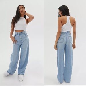LEVIS High Loose Jeans Size 25 Light Wash Full Circle